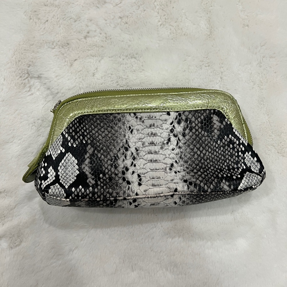 Print purse.